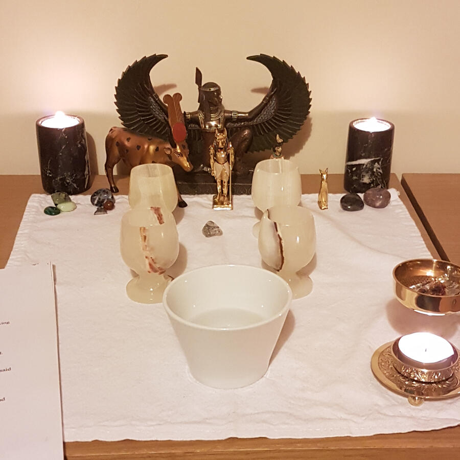 A functioning Senut shrine